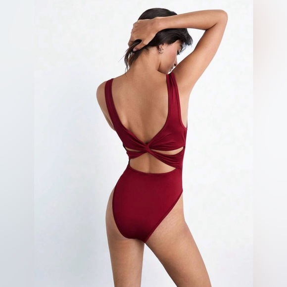 New NWT SHEIN red tank bodysuits medium Lumivelle halter Maija twist open back - Picture 4 of 9